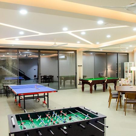 Pearl Lakeview Mansion By Stayvista - Lakeside Villa With Infinity Pool, Jacuzzi, In-House Theatre & Games Room Igatpuri Zewnętrze zdjęcie