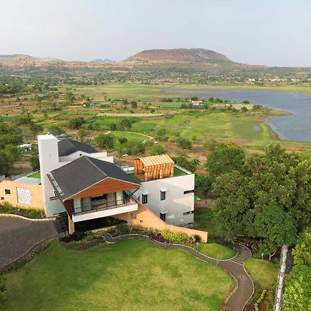 Pearl Lakeview Mansion By Stayvista - Lakeside Villa With Infinity Pool, Jacuzzi, In-House Theatre & Games Room Igatpuri Zewnętrze zdjęcie