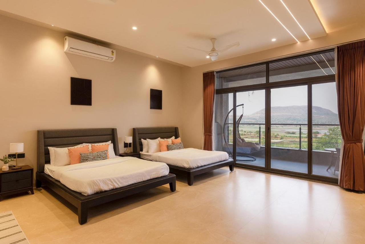 Pearl Lakeview Mansion By Stayvista - Lakeside Villa With Infinity Pool, Jacuzzi, In-House Theatre & Games Room Igatpuri Zewnętrze zdjęcie