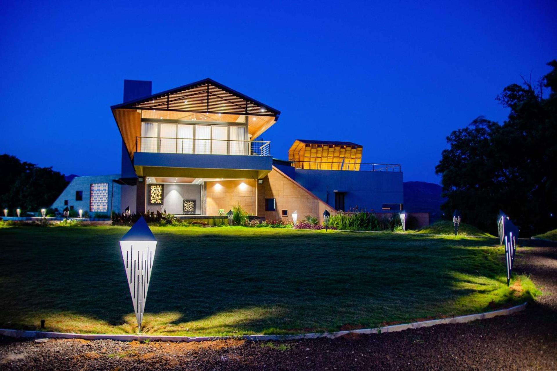 Pearl Lakeview Mansion By Stayvista - Lakeside Villa With Infinity Pool, Jacuzzi, In-House Theatre & Games Room Igatpuri Zewnętrze zdjęcie