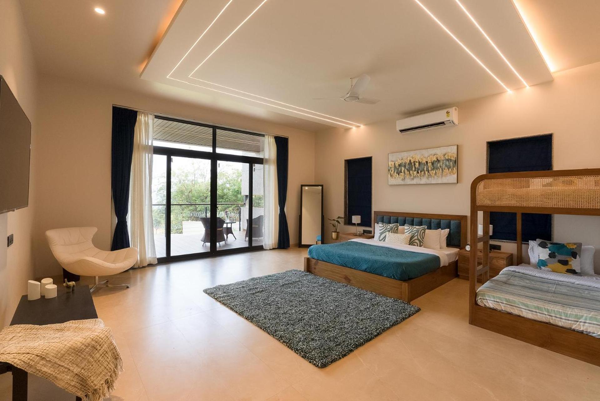 Pearl Lakeview Mansion By Stayvista - Lakeside Villa With Infinity Pool, Jacuzzi, In-House Theatre & Games Room Igatpuri Zewnętrze zdjęcie