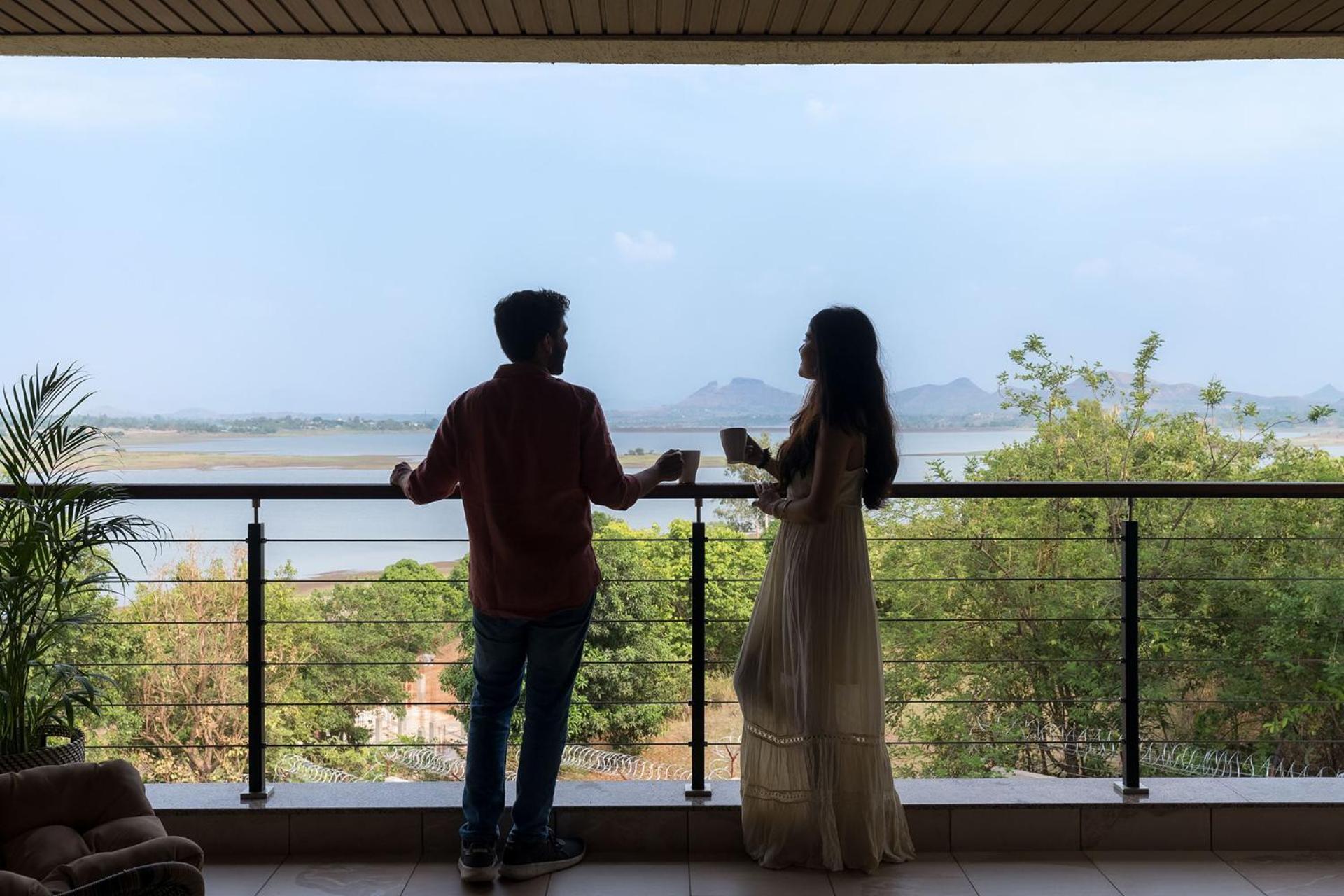 Pearl Lakeview Mansion By Stayvista - Lakeside Villa With Infinity Pool, Jacuzzi, In-House Theatre & Games Room Igatpuri Zewnętrze zdjęcie