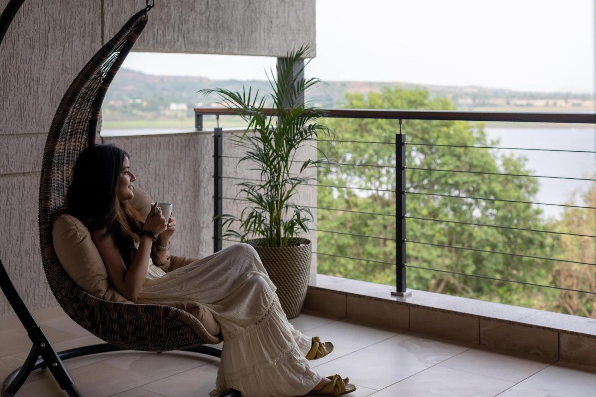 Pearl Lakeview Mansion By Stayvista - Lakeside Villa With Infinity Pool, Jacuzzi, In-House Theatre & Games Room Igatpuri Zewnętrze zdjęcie